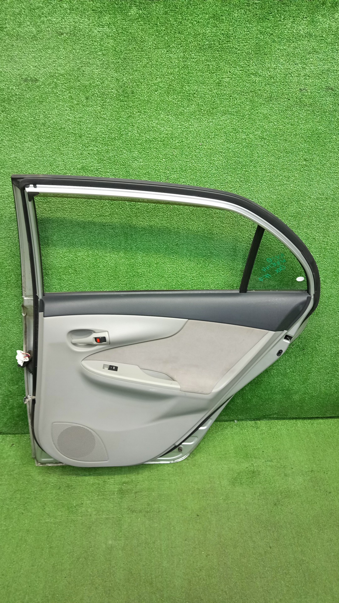 Дверь правая задняя TOYOTA COROLLA  AXIO NZE141, NZE144, ZRE142, ZRE144 5413 4 ракурс