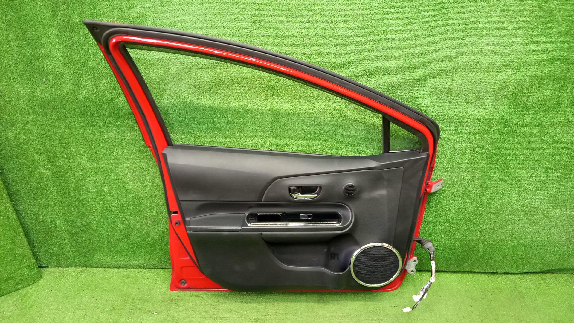 Дверь левая передняя TOYOTA AQUA NHP10 5502 3 ракурс