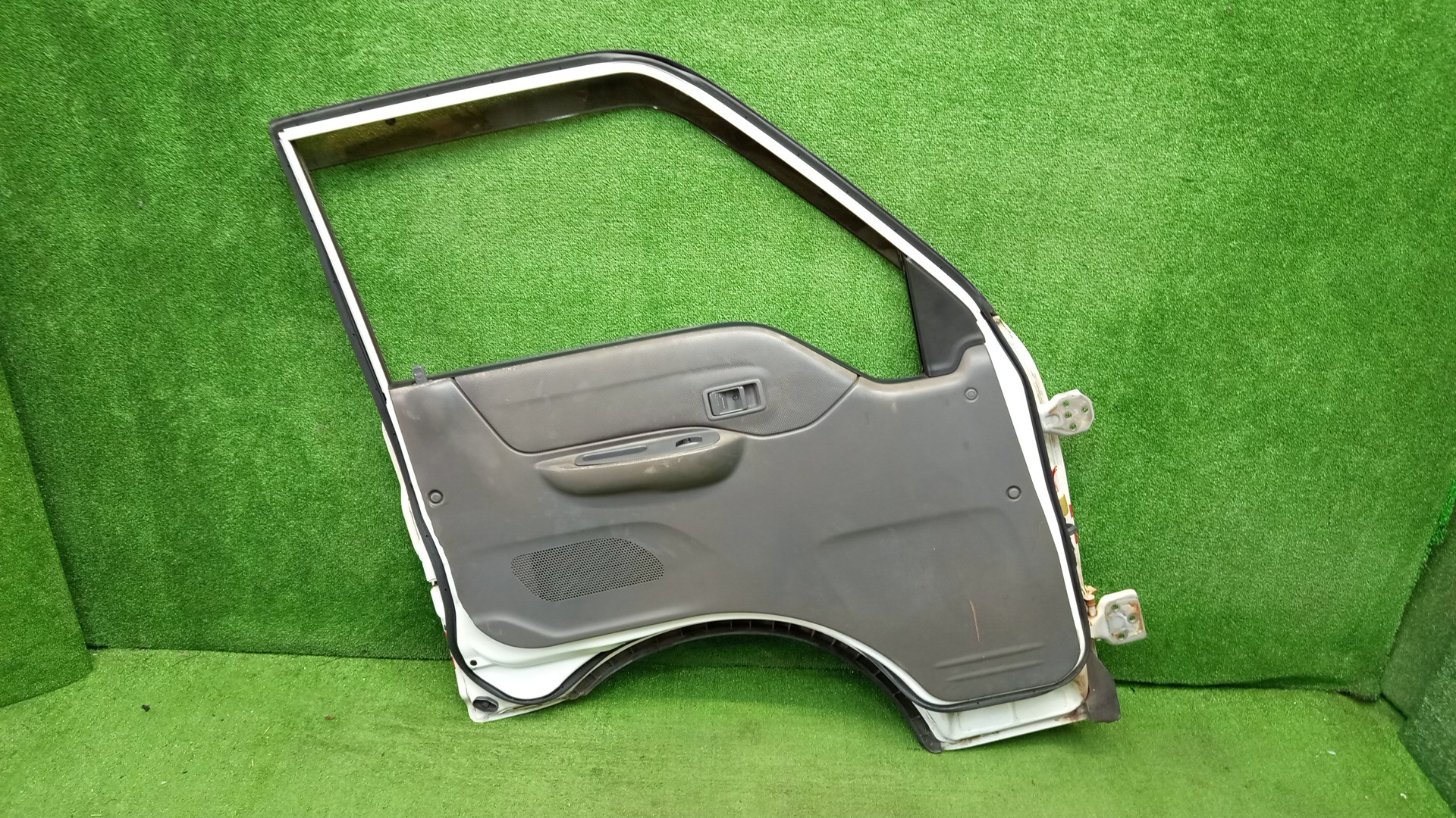 Дверь левая передняя MAZDA DELICA, BONGO, VANETTE SKF2MM, SKP2MM, SK22MM, SK82MM, SLP2L, SLP2M, SK22L, SK82M, SK22M, SKP2M, SKP2L, SK82L, SKF2L, SKF2M, SK22MN, SK82MN, SK82TN, SKP2LN, SKP2MN, SK82LN, SKF2MN, SKF2LN, SK22LN 5510 4 ракурс