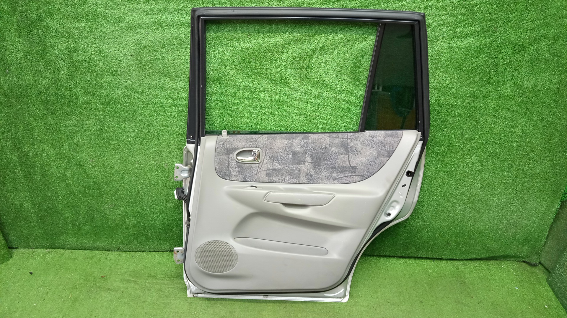 Дверь правая задняя MAZDA PREMACY CP8W, CPEW 5512 3 ракурс