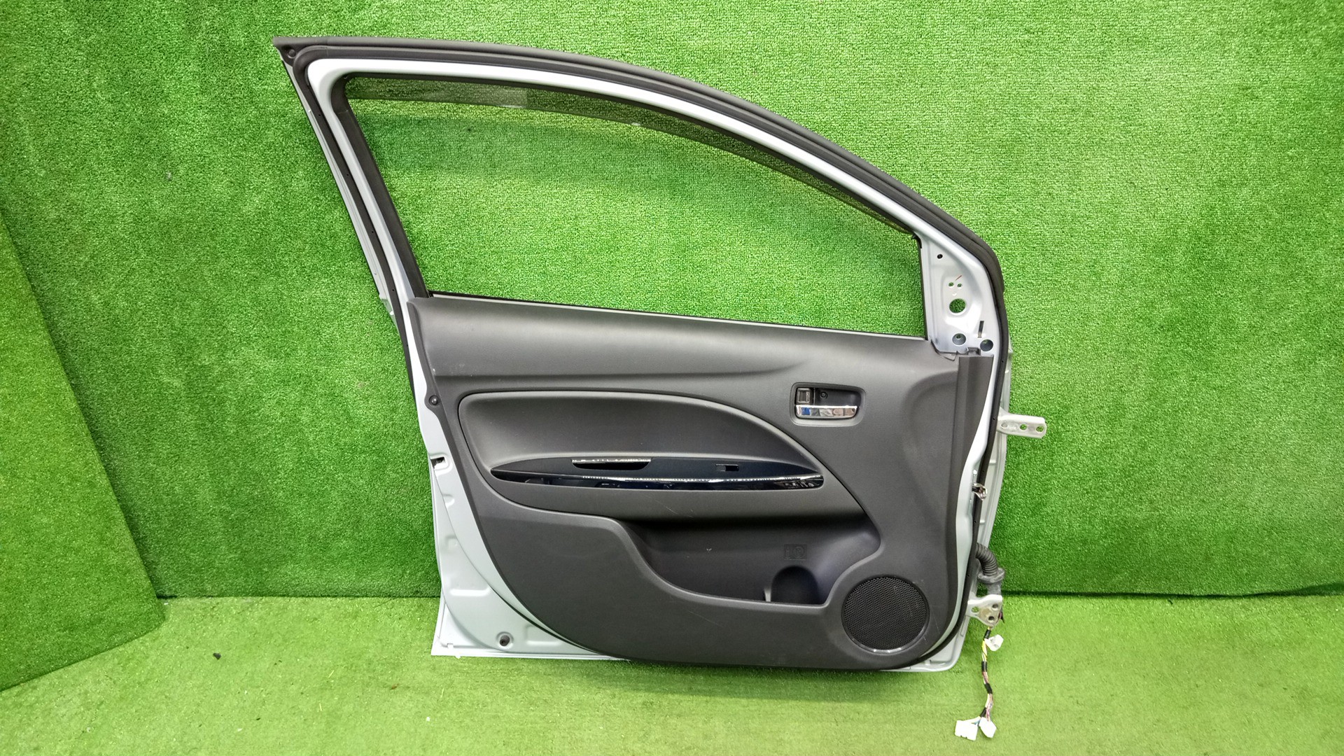Дверь левая передняя MITSUBISHI MIRAGE A03A 5518 5 ракурс