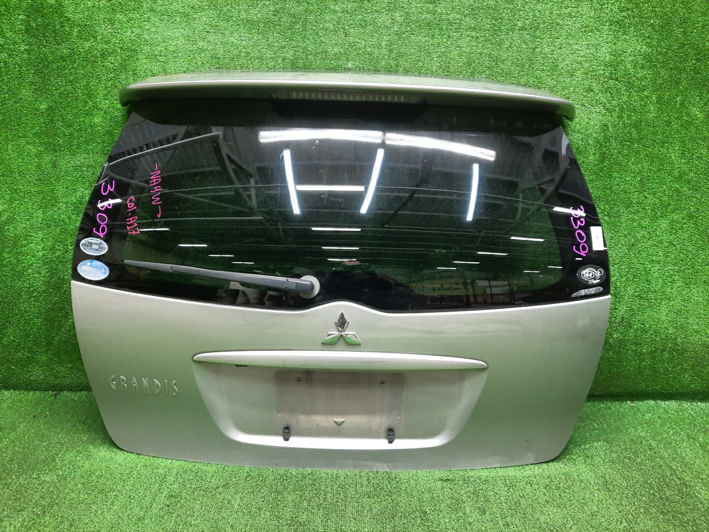 MITSUBISHI GRANDIS NA4W 3309 1 ракурс MITSUBISHI GRANDIS NA4W 3309 1 ракурс