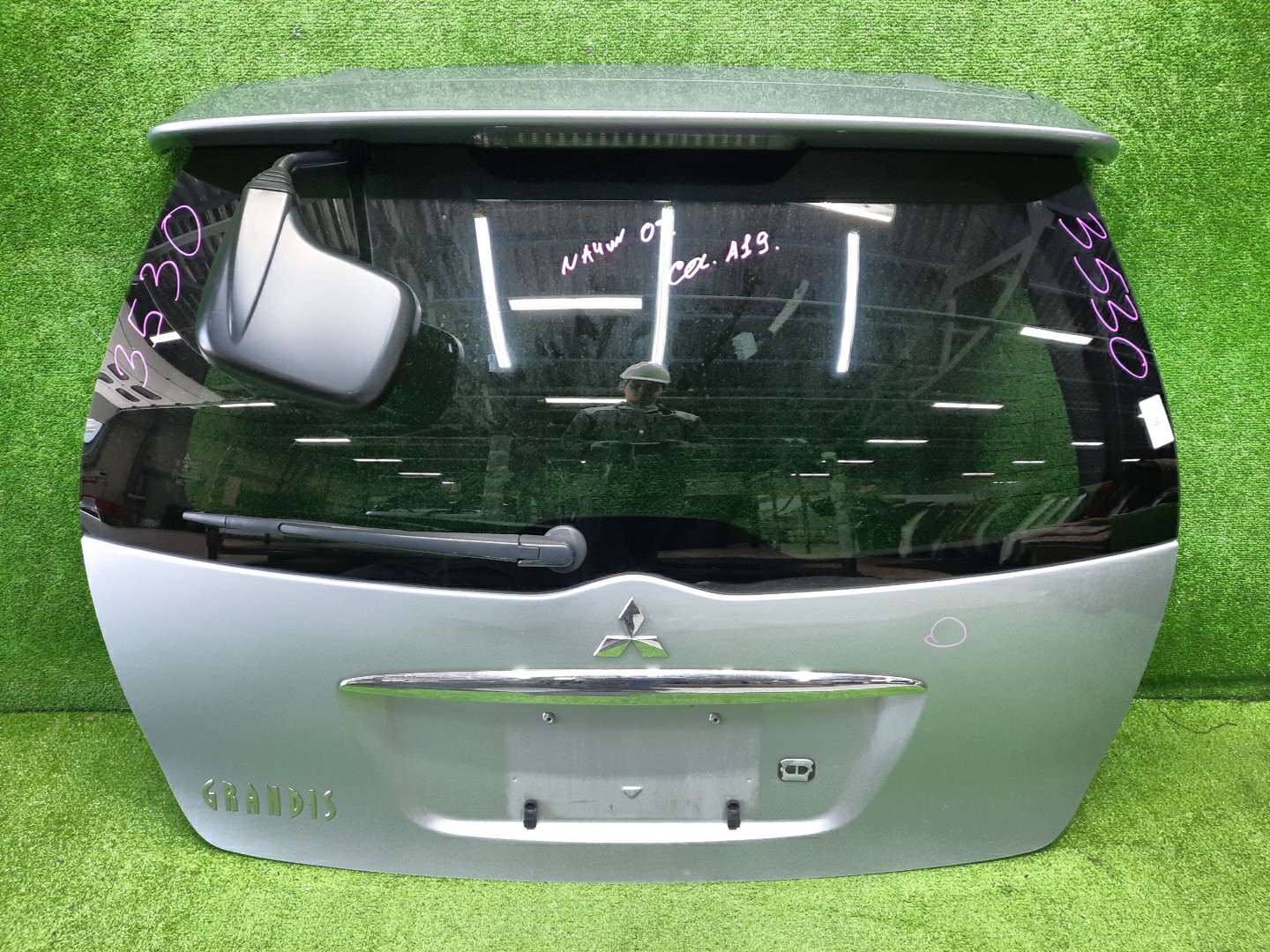 MITSUBISHI GRANDIS NA4W 3530 1 ракурс MITSUBISHI GRANDIS NA4W 3530 1 ракурс
