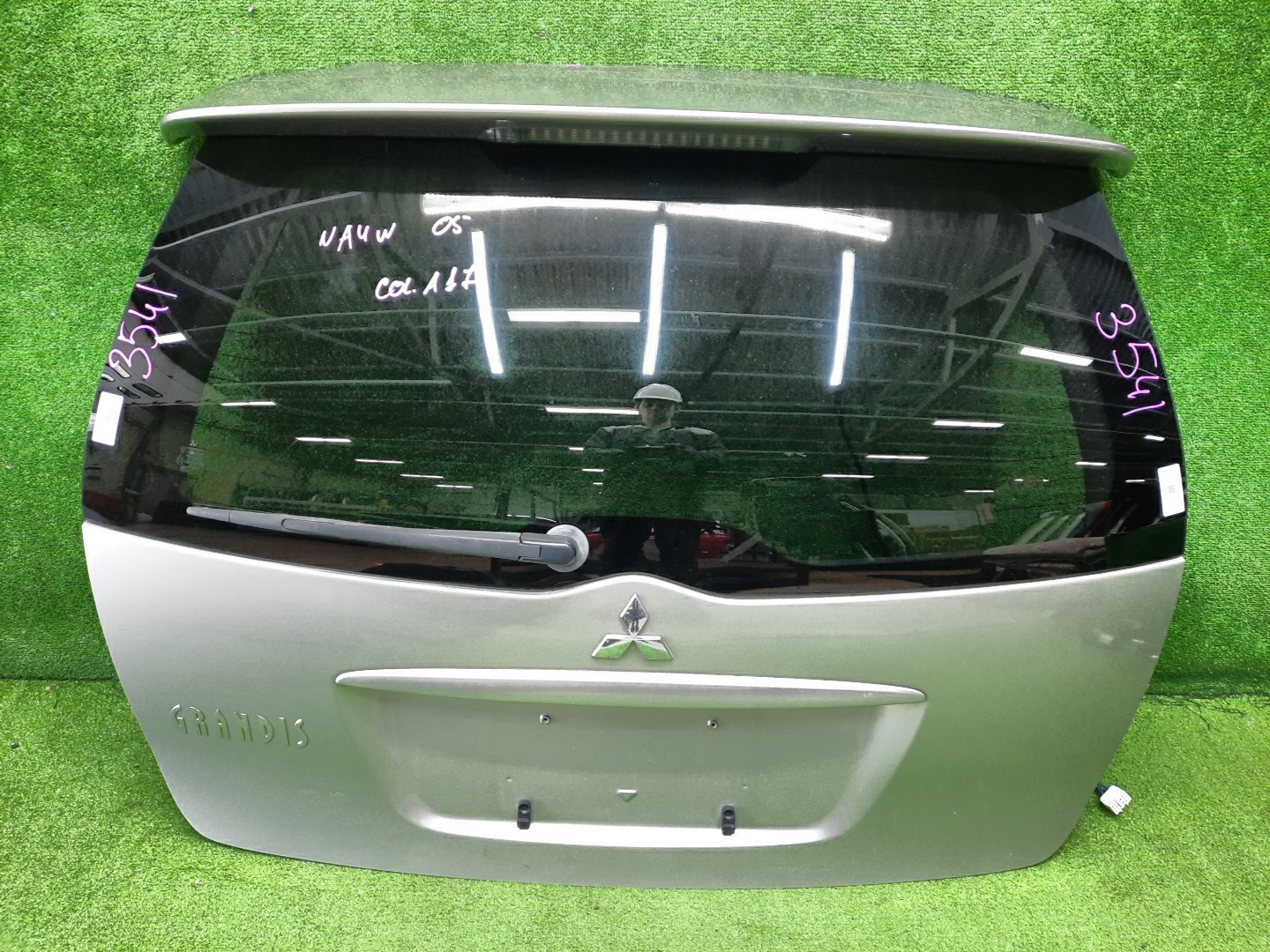 MITSUBISHI GRANDIS NA4W 3541 1 ракурс MITSUBISHI GRANDIS NA4W 3541 1 ракурс