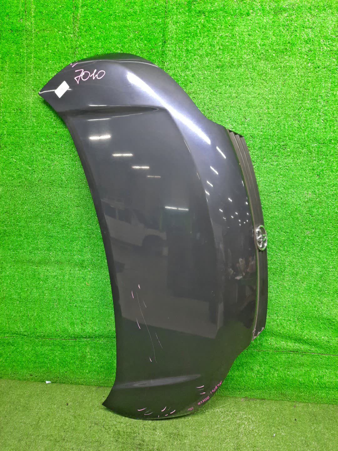 Капот TOYOTA SPADE NCP141, NSP140, NSP141, NCP145 7010 1 ракурс Капот TOYOTA SPADE NCP141, NSP140, NSP141, NCP145 7010 1 ракурс