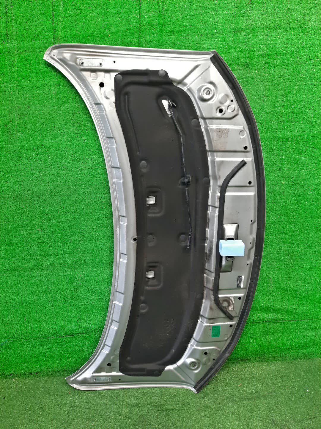 Капот NISSAN ELGRAND E52 8572 3 ракурс