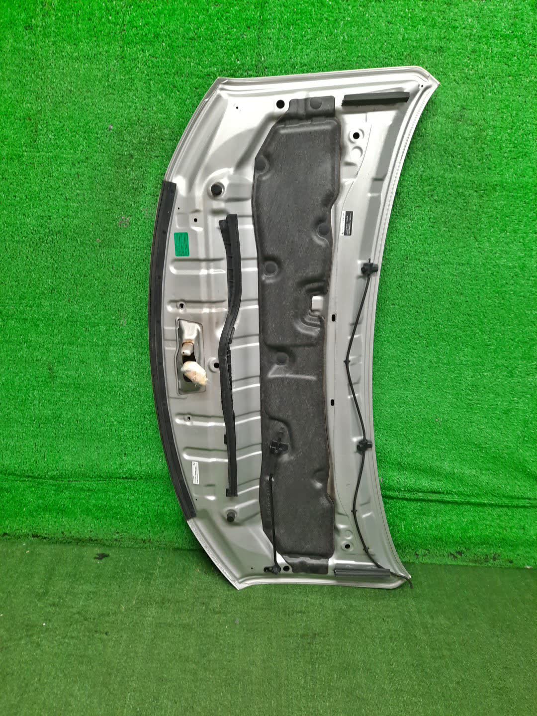 Капот NISSAN SERENA C26 0482 1 ракурс Капот NISSAN SERENA C26 0482 1 ракурс
