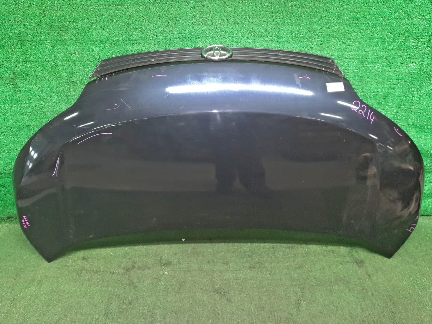 Капот TOYOTA SPADE NCP141, NSP140, NSP141, NCP145 2214 1 ракурс Капот TOYOTA SPADE NCP141, NSP140, NSP141, NCP145 2214 1 ракурс
