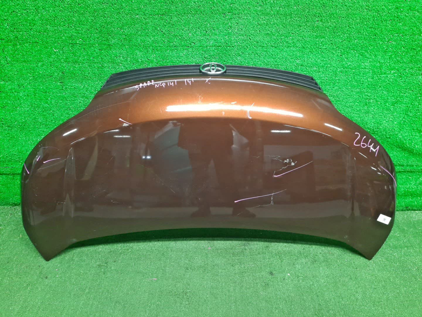 Капот TOYOTA SPADE NCP141, NSP140, NSP141, NCP145 2641 1 ракурс Капот TOYOTA SPADE NCP141, NSP140, NSP141, NCP145 2641 1 ракурс
