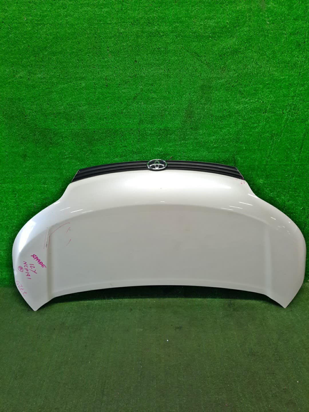 Капот TOYOTA SPADE NCP141, NSP140, NSP141, NCP145 7729 1 ракурс Капот TOYOTA SPADE NCP141, NSP140, NSP141, NCP145 7729 1 ракурс