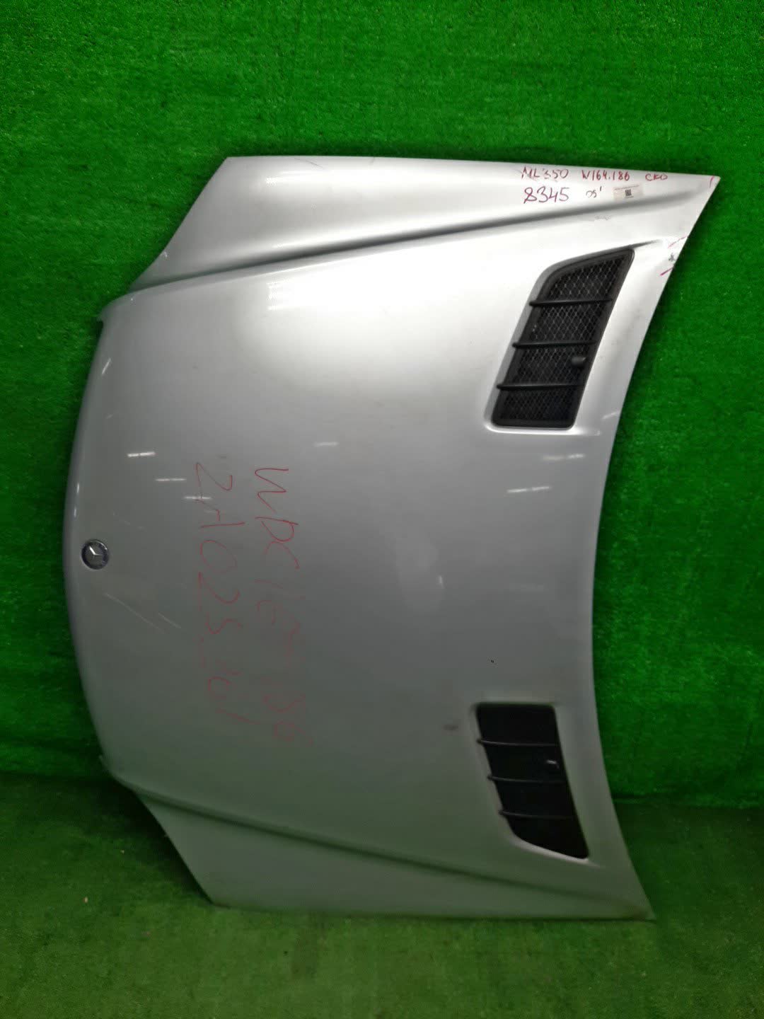 Капот MERCEDES-BENZ M-Class W164 A1648800557 1 ракурс Капот MERCEDES-BENZ M-Class W164 A1648800557 1 ракурс