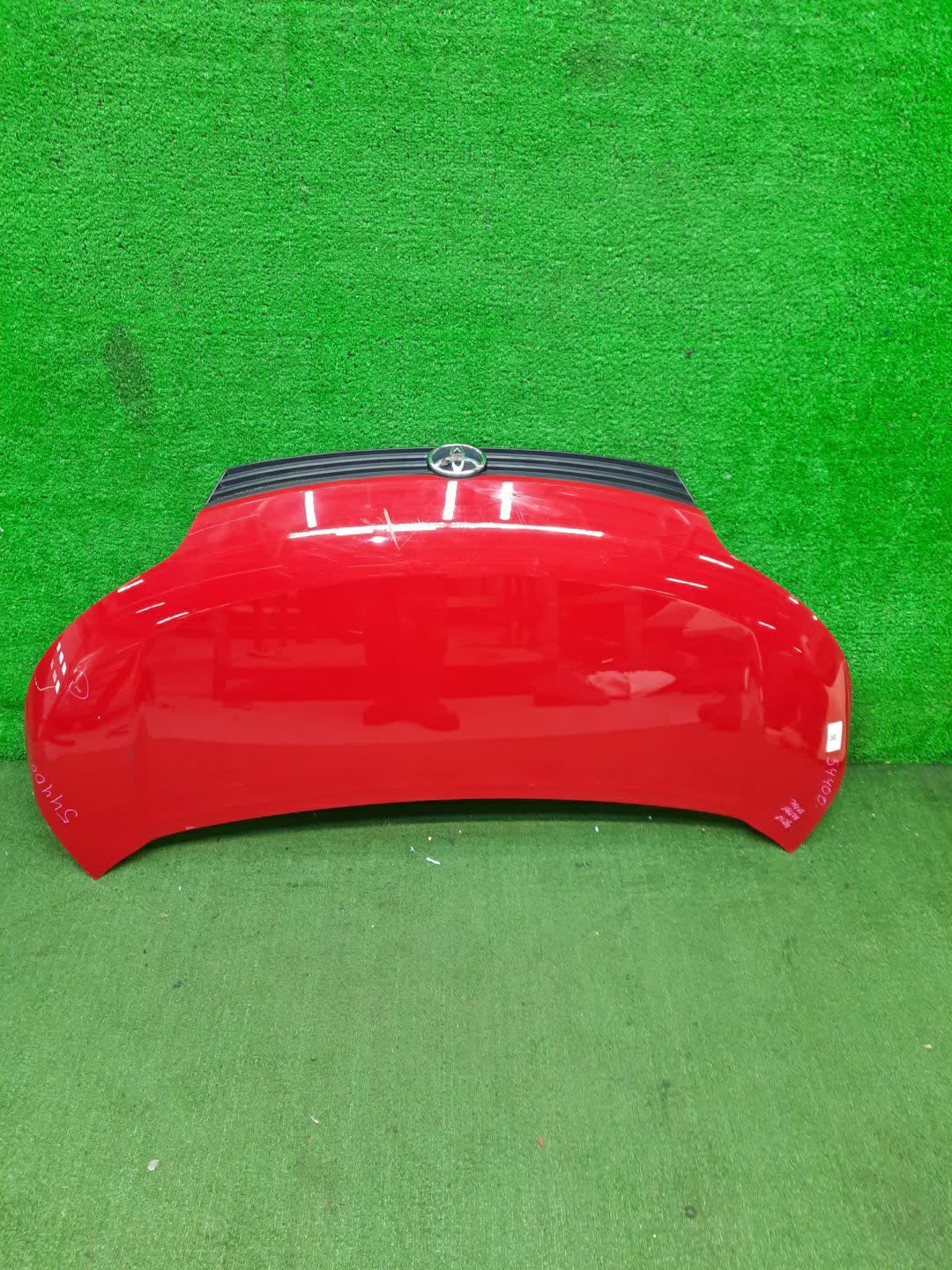 Капот TOYOTA SPADE NCP141, NSP140, NSP141, NCP145 54400 1 ракурс Капот TOYOTA SPADE NCP141, NSP140, NSP141, NCP145 54400 1 ракурс