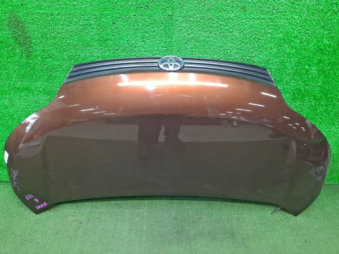 Капот TOYOTA SPADE NCP141, NSP140, NSP141, NCP145 54746 1 ракурс Капот TOYOTA SPADE NCP141, NSP140, NSP141, NCP145 54746 1 ракурс