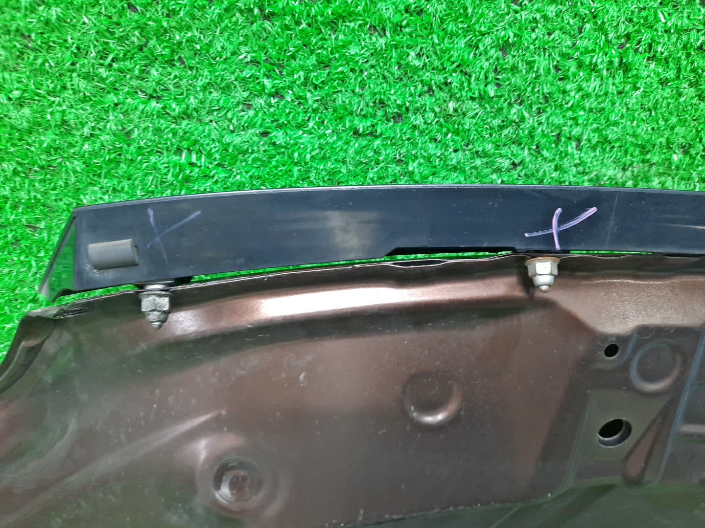 Капот TOYOTA SPADE NCP141, NSP140, NSP141, NCP145 54746 3 ракурс Капот TOYOTA SPADE NCP141, NSP140, NSP141, NCP145 54746 3 ракурс