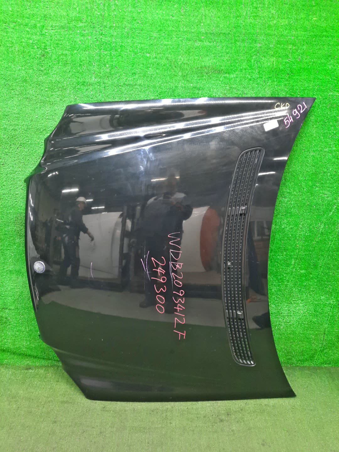 Капот MERCEDES-BENZ CLK-Class 209356, C209.375, A209.475, C209.354, A209.454, 209342, A209.442, C209.342, 209341, A209.456, 209361, 209365, C209.316, C209.343, C209.361, C209.365, C209.376, A209.465, C209.308, C209.320, C209.356, C209.372, C209.377, 