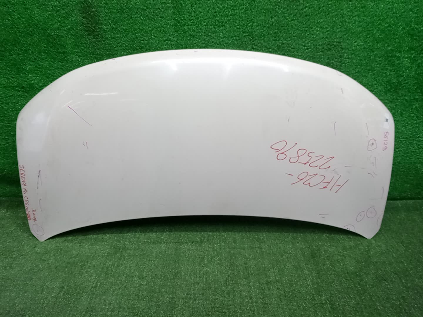 Капот NISSAN SERENA C26 56129 1 ракурс Капот NISSAN SERENA C26 56129 1 ракурс