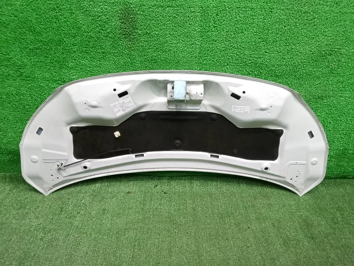 Капот SUZUKI DELICA D:2, SOLIO MB15S, MA15S 56239 4 ракурс Капот SUZUKI DELICA D:2, SOLIO MB15S, MA15S 56239 4 ракурс