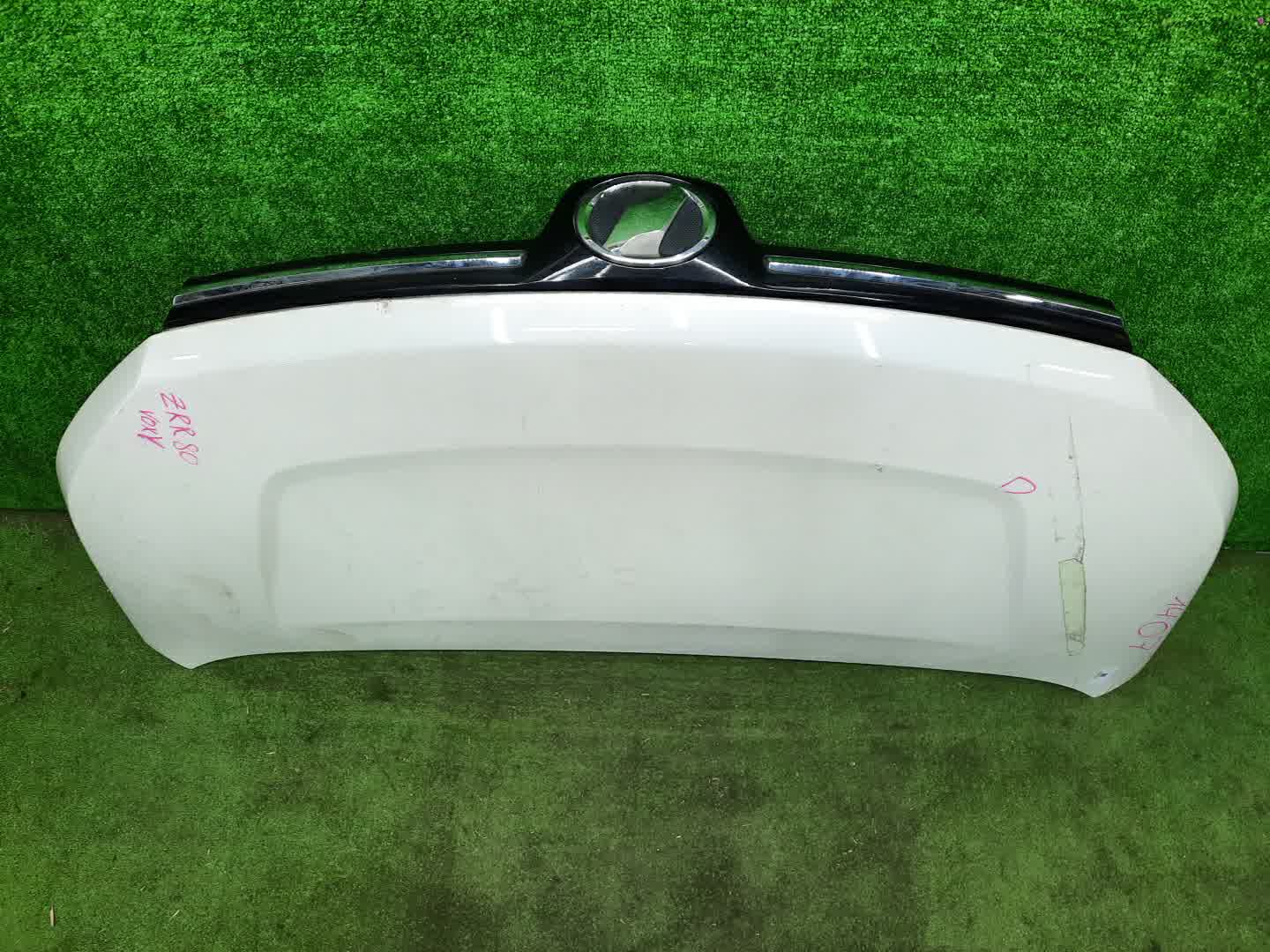 Капот TOYOTA VOXY ZWR80G, ZRR85W, ZRR80W, ZWR80W, ZRR80G, ZRR85G 1407 2 ракурс
