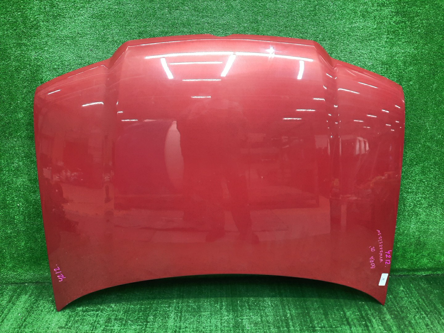 Капот VOLKSWAGEN BORA 1J2 4212 1 ракурс Капот VOLKSWAGEN BORA 1J2 4212 1 ракурс