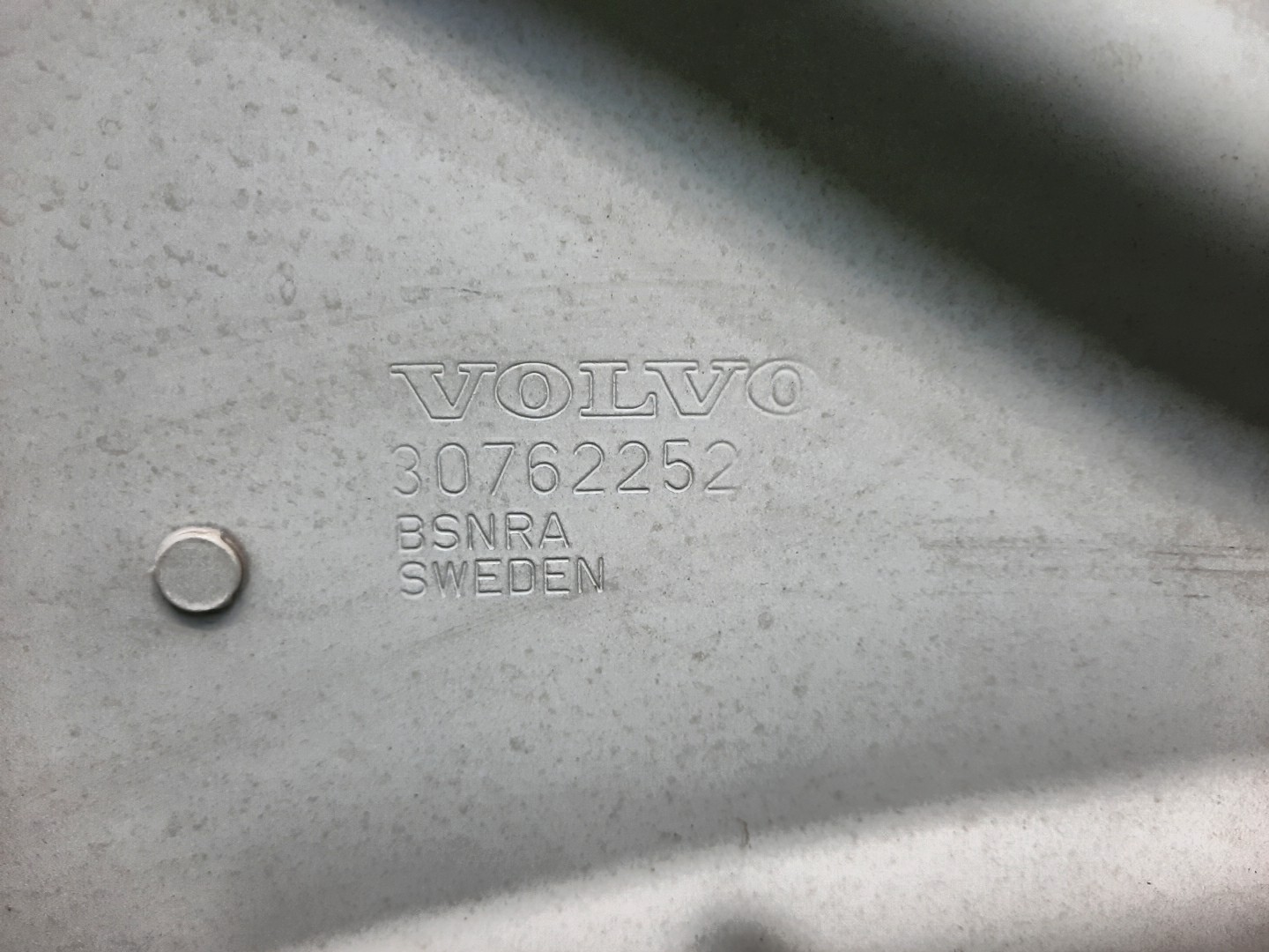 Капот VOLVO XC60 DZ44, DZ47, DZ80, DZ99, DZ40, DZ, DZ31, DZ52, DZ69, DZ70, DZ71, DZ72, DZ82, DZ83, DZ87, DZ88, DZ95, DZ90, DZ98 4391 5 ракурс