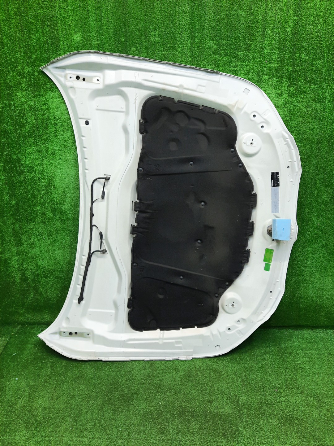 Капот BMW 5-Series E60 4851 3 ракурс