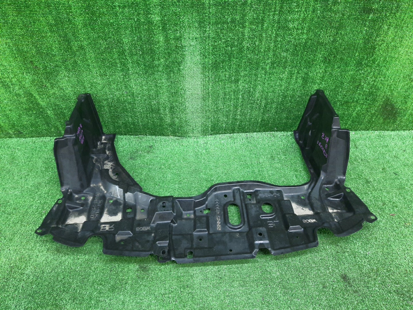 Защита левая передняя TOYOTA VITZ, YARIS KSP130, NSP130, NSP135, NCP131 51441-52180/51442-52090 1 ракурс