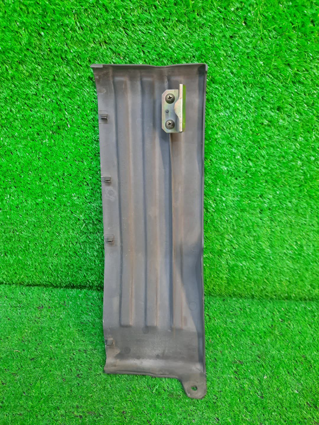 Клык бампера правый MITSUBISHI DELICA P35W MB428176 2 ракурс