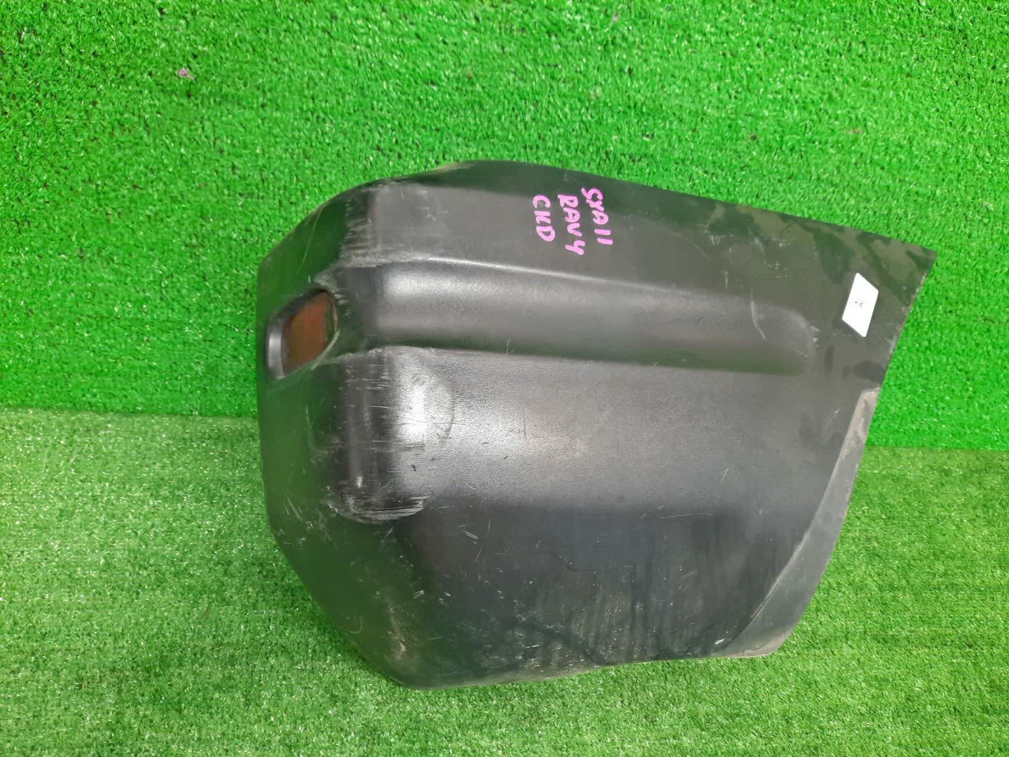 Клык бампера правый задний TOYOTA RAV4 SXA11W, SXA16G 5216142020 1 ракурс