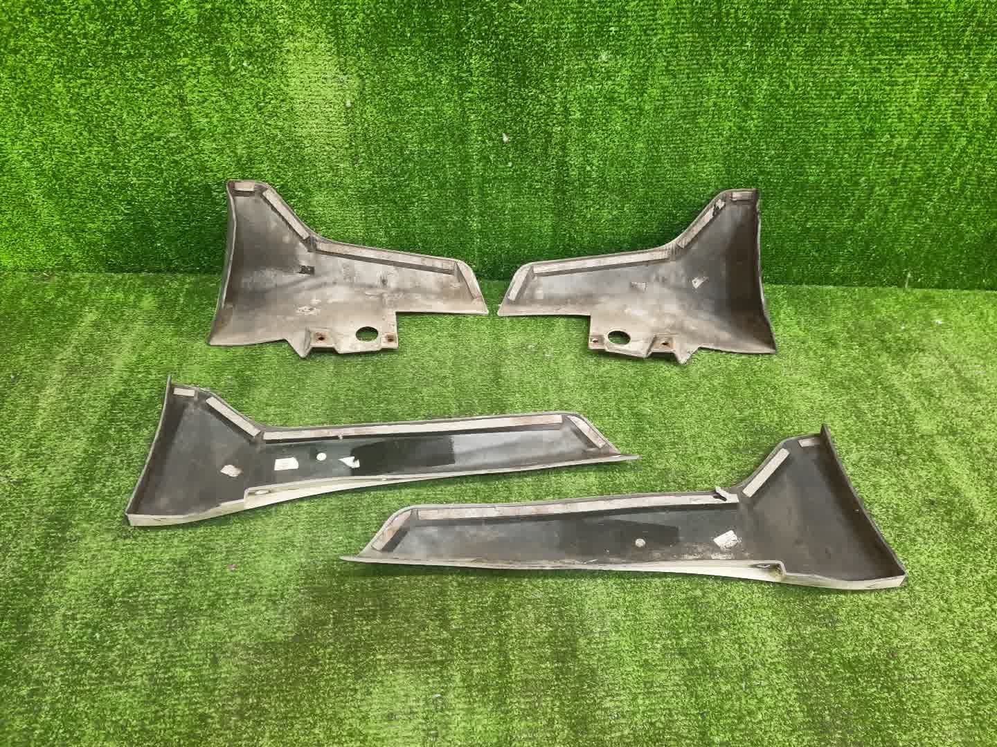 Клык бампера левый NISSAN SKYLINE HV37 3 ракурс