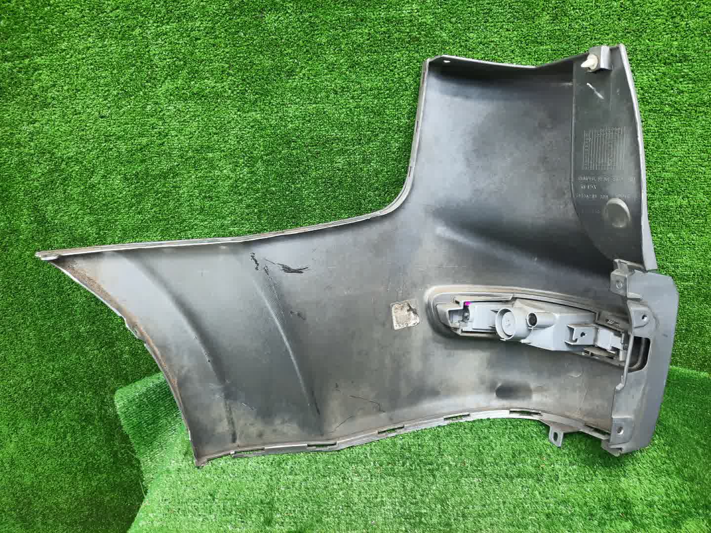 Клык бампера правый MITSUBISHI OUTLANDER CW4W, CW6W, CW5W 6410B498 4 ракурс