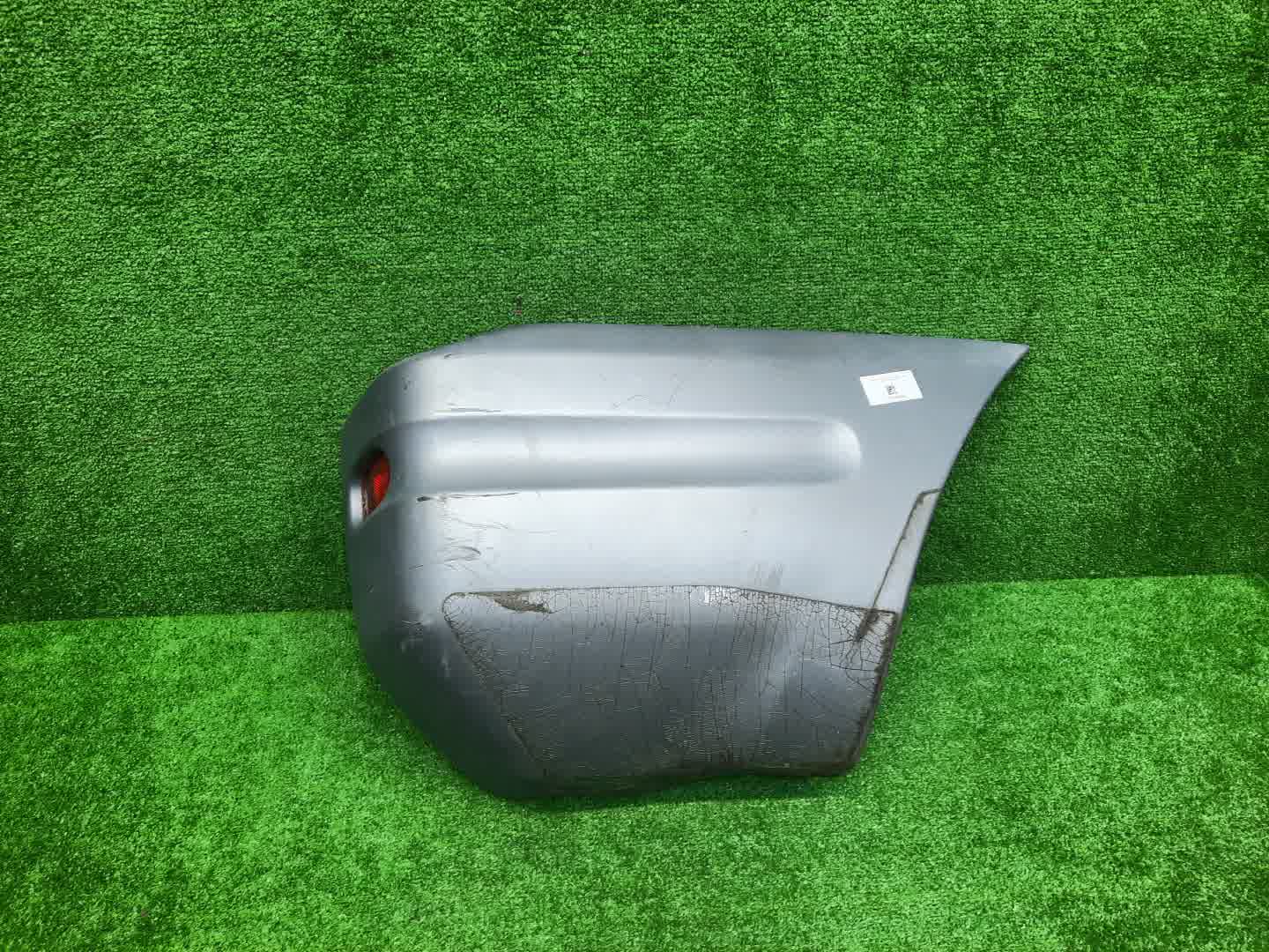 Клык бампера правый задний TOYOTA RAV4 SXA11W, SXA16G 1 ракурс