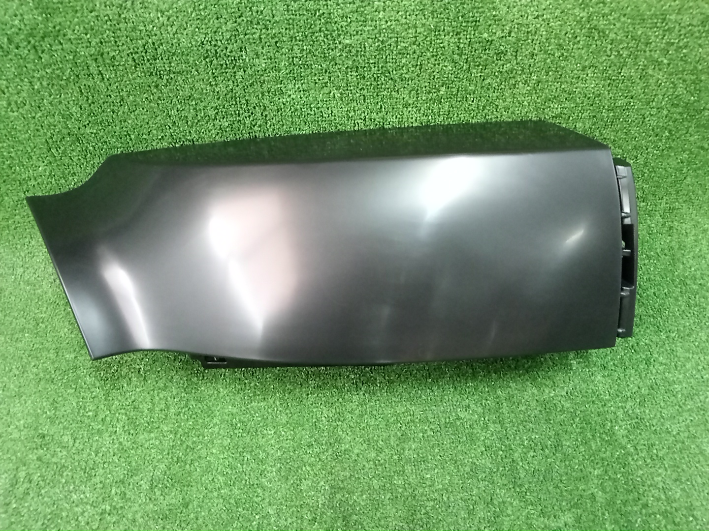 Клык бампера правый задний TOYOTA ALPHARD AAHH40W 52165-V2902 1 ракурс