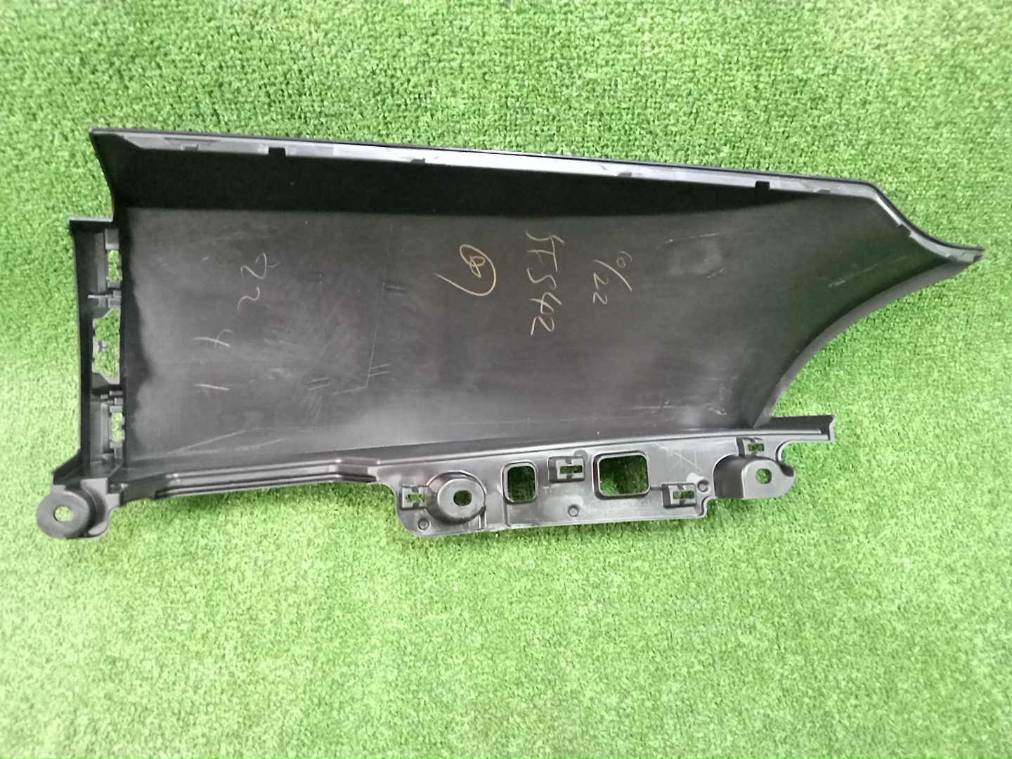 Клык бампера правый задний TOYOTA ALPHARD AAHH40W 52165-V2902 2 ракурс