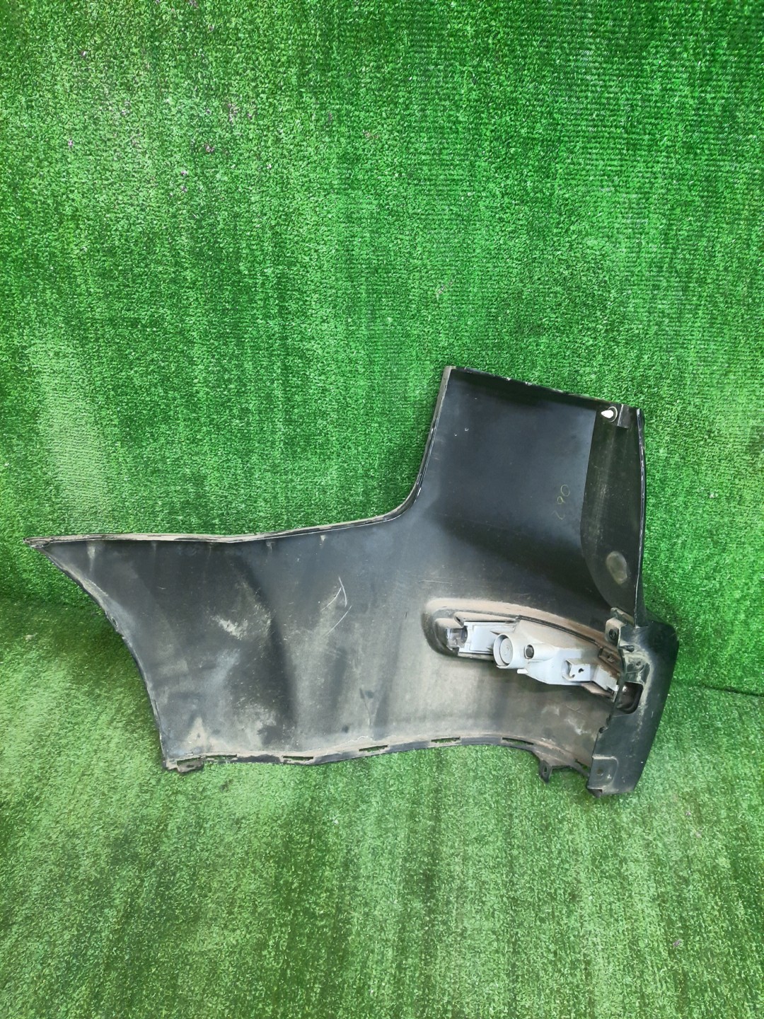 Клык бампера правый задний MITSUBISHI OUTLANDER CW4W, CW6W, CW5W 3 ракурс