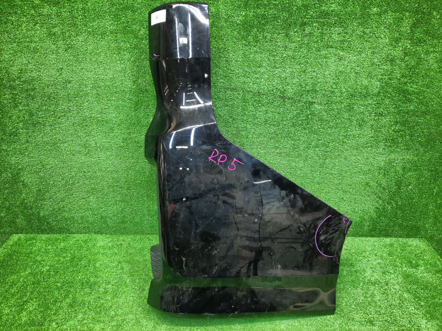 Клык бампера правый задний HONDA STEPWGN RP5 71501-TAA-N000 1 ракурс Клык бампера правый задний HONDA STEPWGN RP5 71501-TAA-N000 1 ракурс