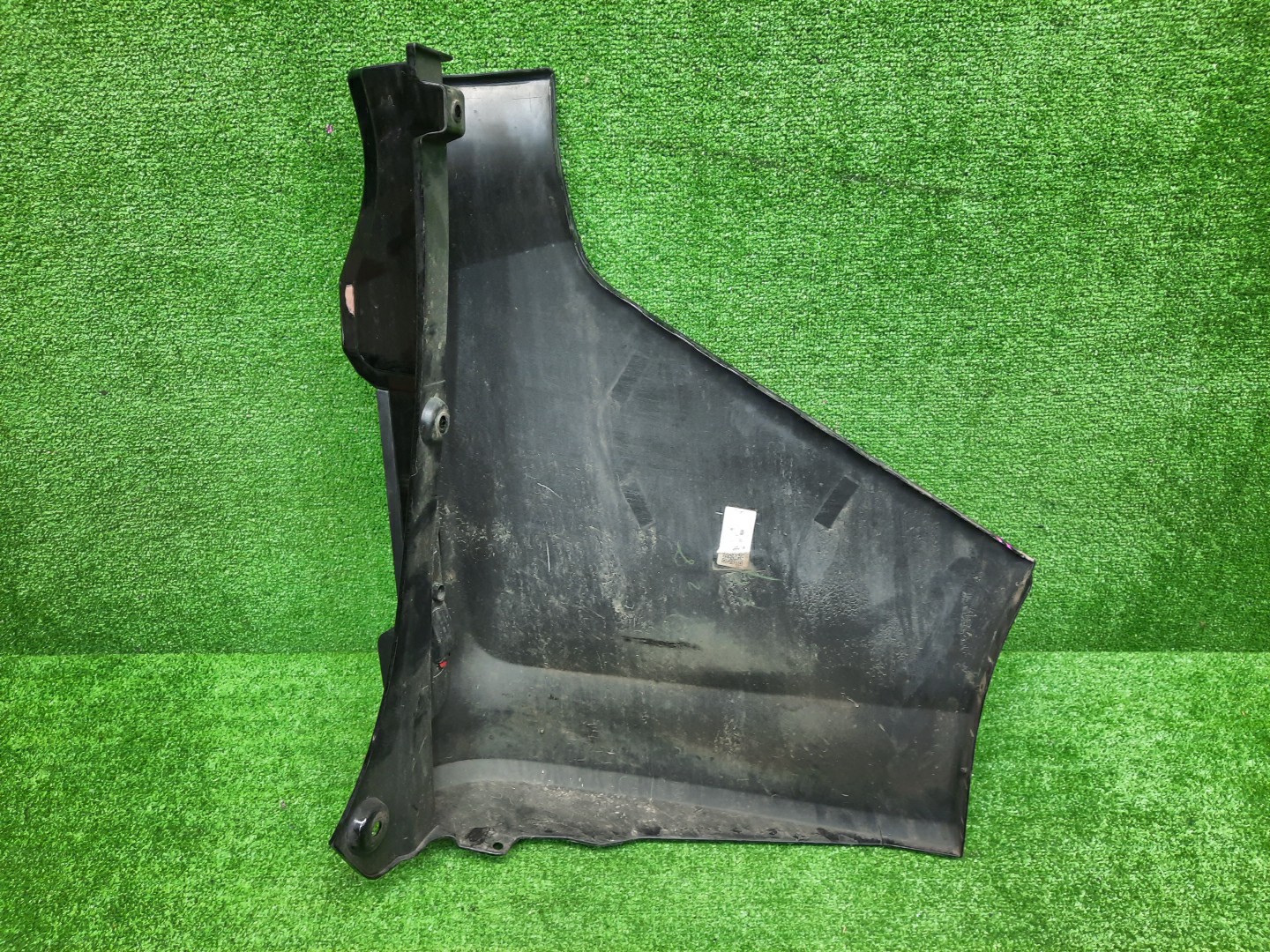 Клык бампера левый задний HONDA STEPWGN RP5 71502-TAA-N000 3 ракурс Клык бампера левый задний HONDA STEPWGN RP5 71502-TAA-N000 3 ракурс