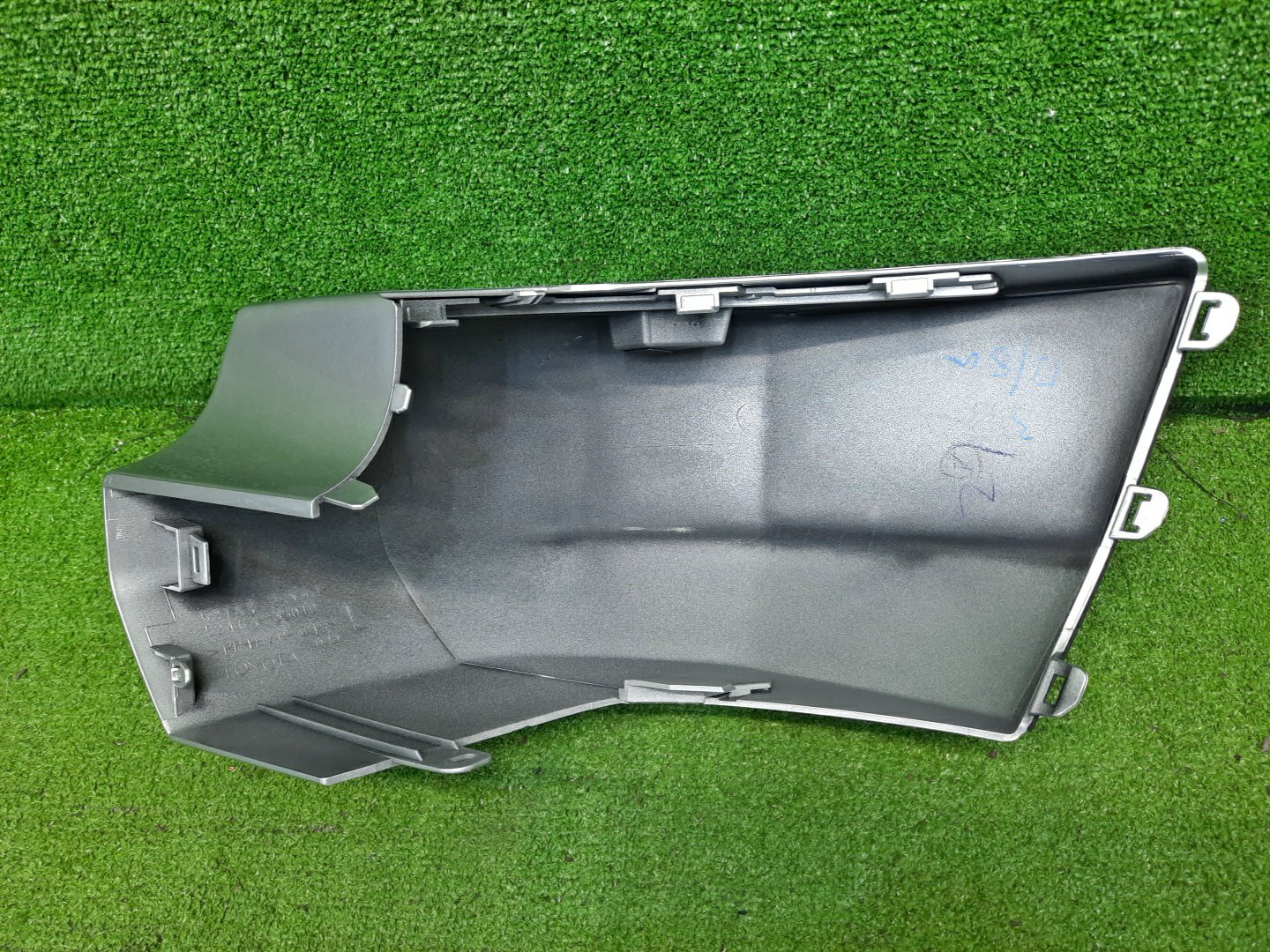 Клык бампера левый задний TOYOTA FJ CRUISER GSJ15 1GR-FE 52463-35021 2 ракурс