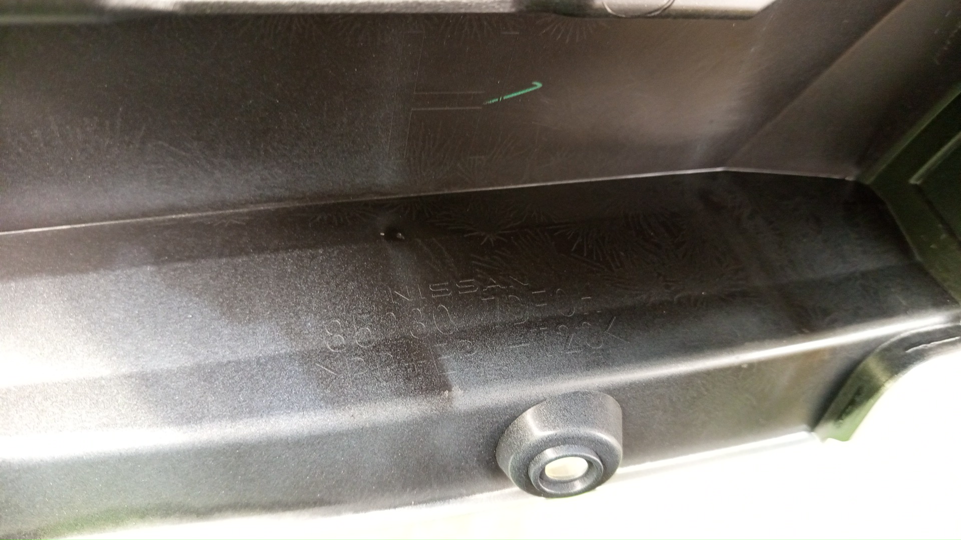 Клык бампера правый задний NISSAN SERENA FC28 85230-7DF4A 3 ракурс