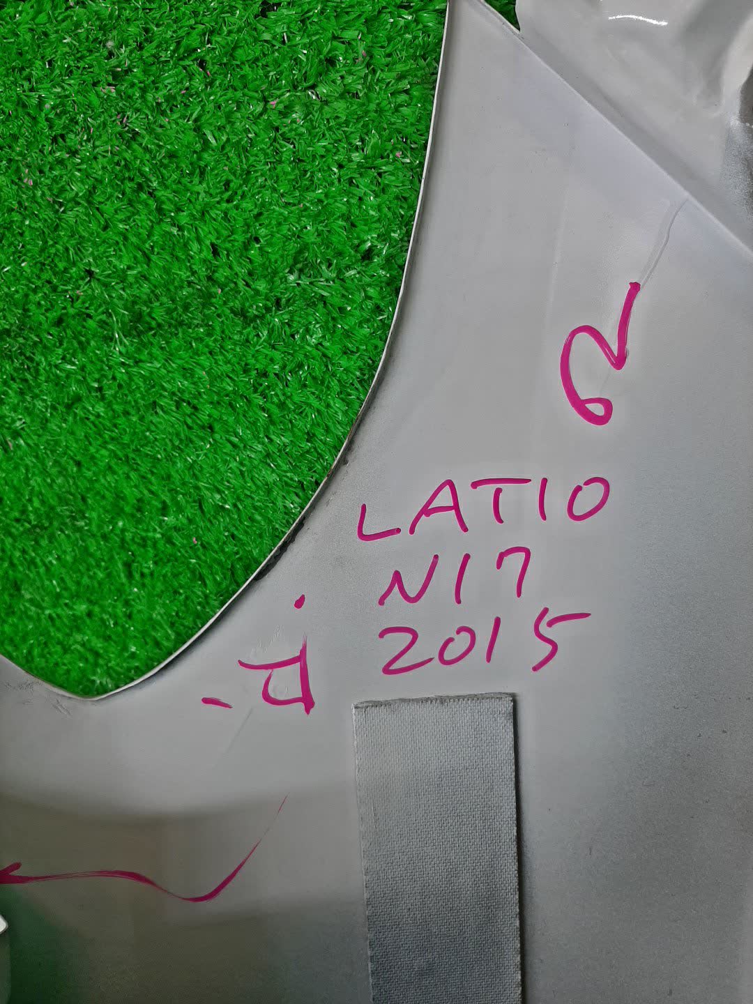 Крыло левое переднее NISSAN LATIO N17 8083 4 ракурс