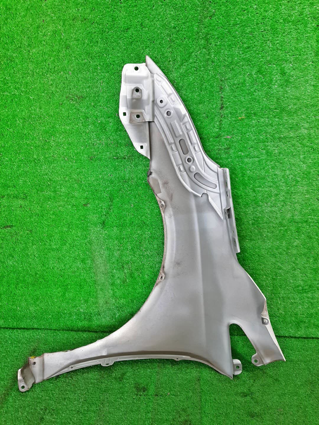 Крыло правое переднее TOYOTA AVENSIS ZRT272 8946 3 ракурс