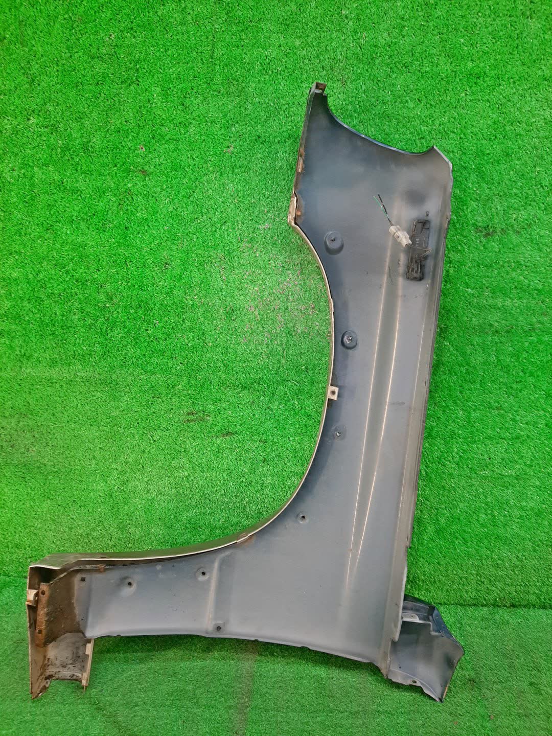 Крыло правое переднее SUZUKI ESCUDO TD51W, TD11W, TA01W, TA11W, TA01R, TD61W, TA31W 1965 2 ракурс