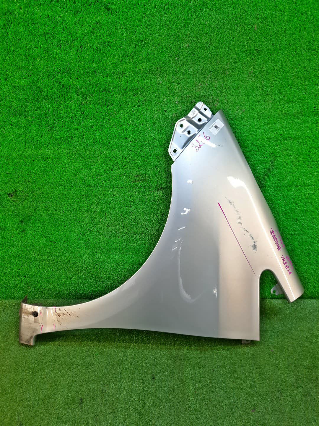 Крыло левое переднее SUBARU TREZIA NCP120, NCP125, NSP120 8256 1 ракурс