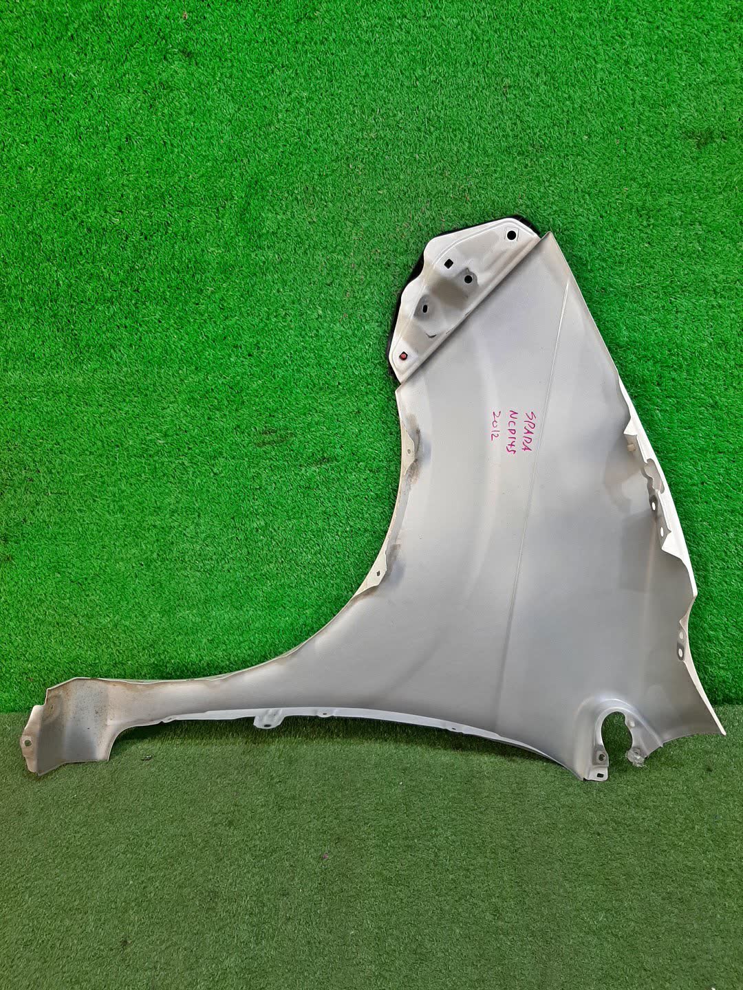 Крыло правое переднее TOYOTA SPADE NCP141, NSP140, NSP141, NCP145 9583 3 ракурс