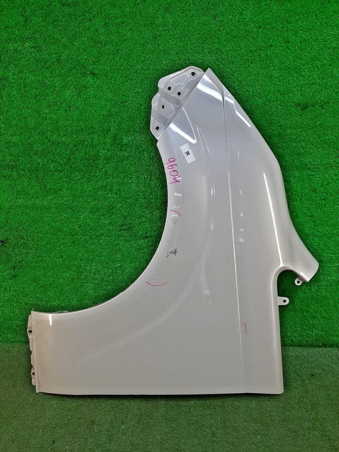 Крыло левое переднее TOYOTA SPADE NCP141, NSP140, NSP141, NCP145 9604 1 ракурс