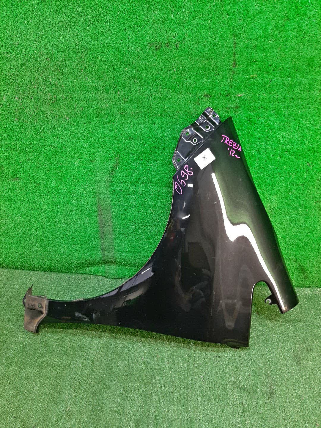 Крыло левое переднее SUBARU TREZIA NCP120, NCP125, NSP120 0698 1 ракурс