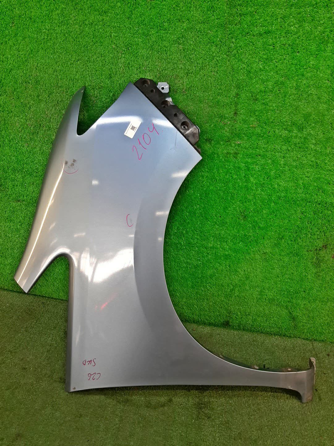 Крыло правое переднее NISSAN SERENA C26 2104 1 ракурс