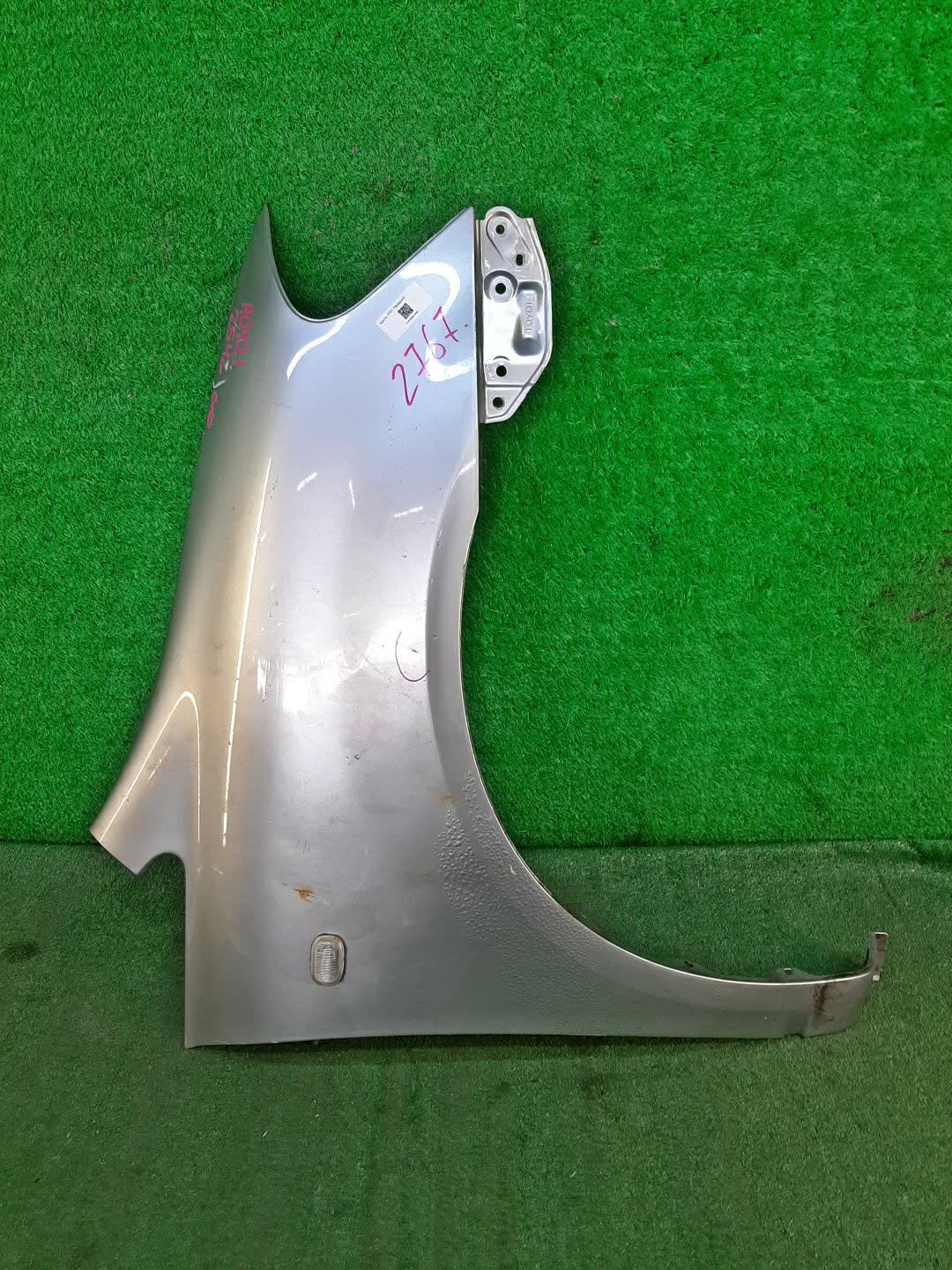 Крыло правое переднее TOYOTA IPSUM ACM21W, ACM26W 2767 1 ракурс