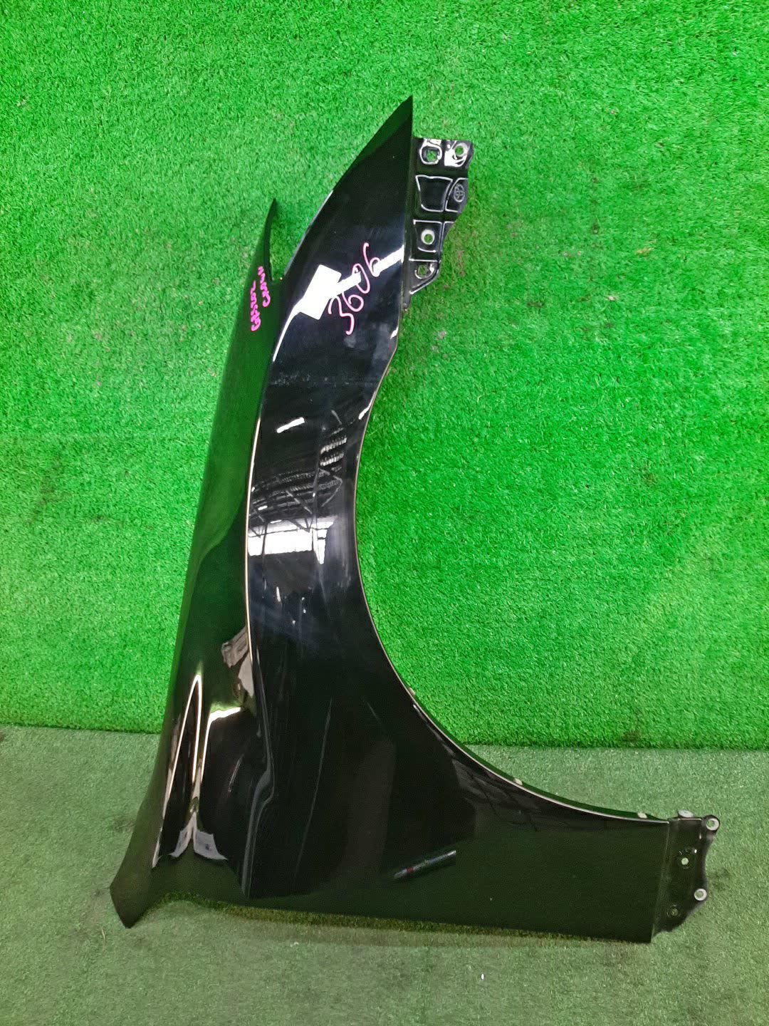Крыло правое переднее TOYOTA CROWN GRS202 3606 1 ракурс