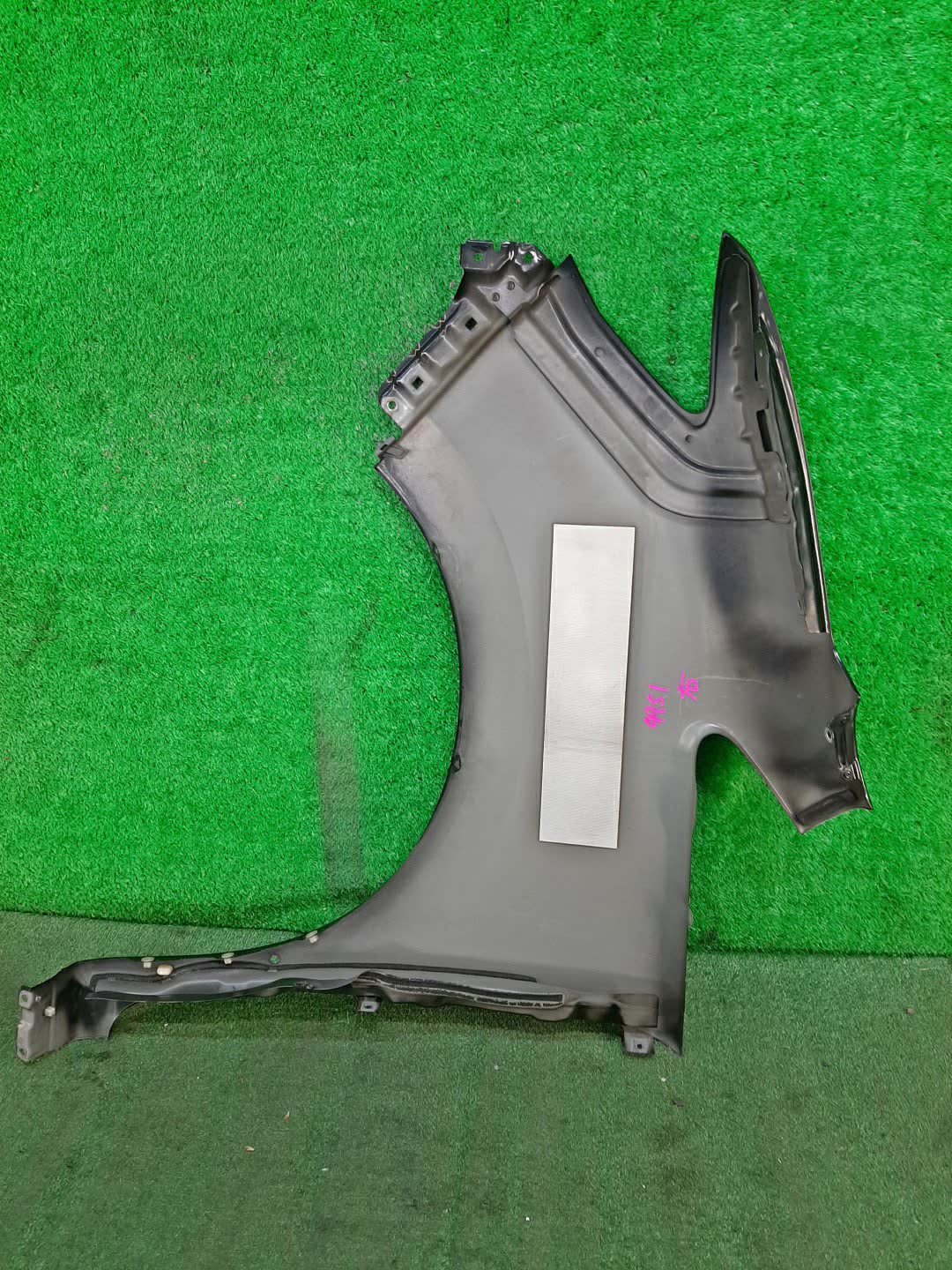 Крыло правое переднее NISSAN SERENA C26 3929 2 ракурс