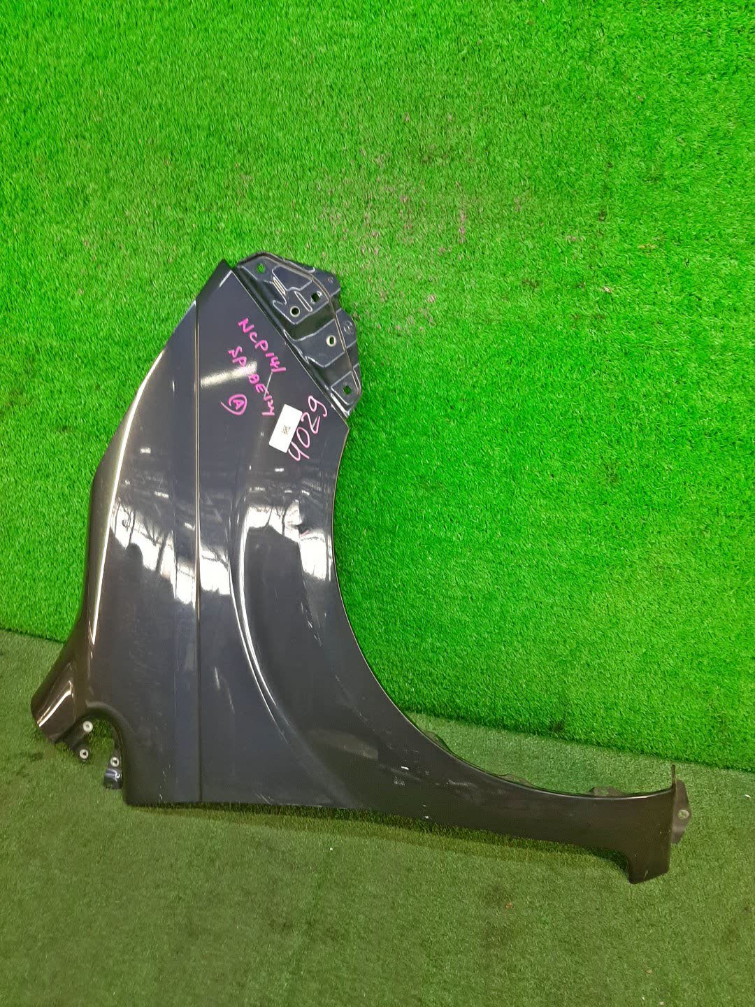 Крыло правое переднее TOYOTA SPADE NCP141, NSP140, NSP141, NCP145 4029 1 ракурс